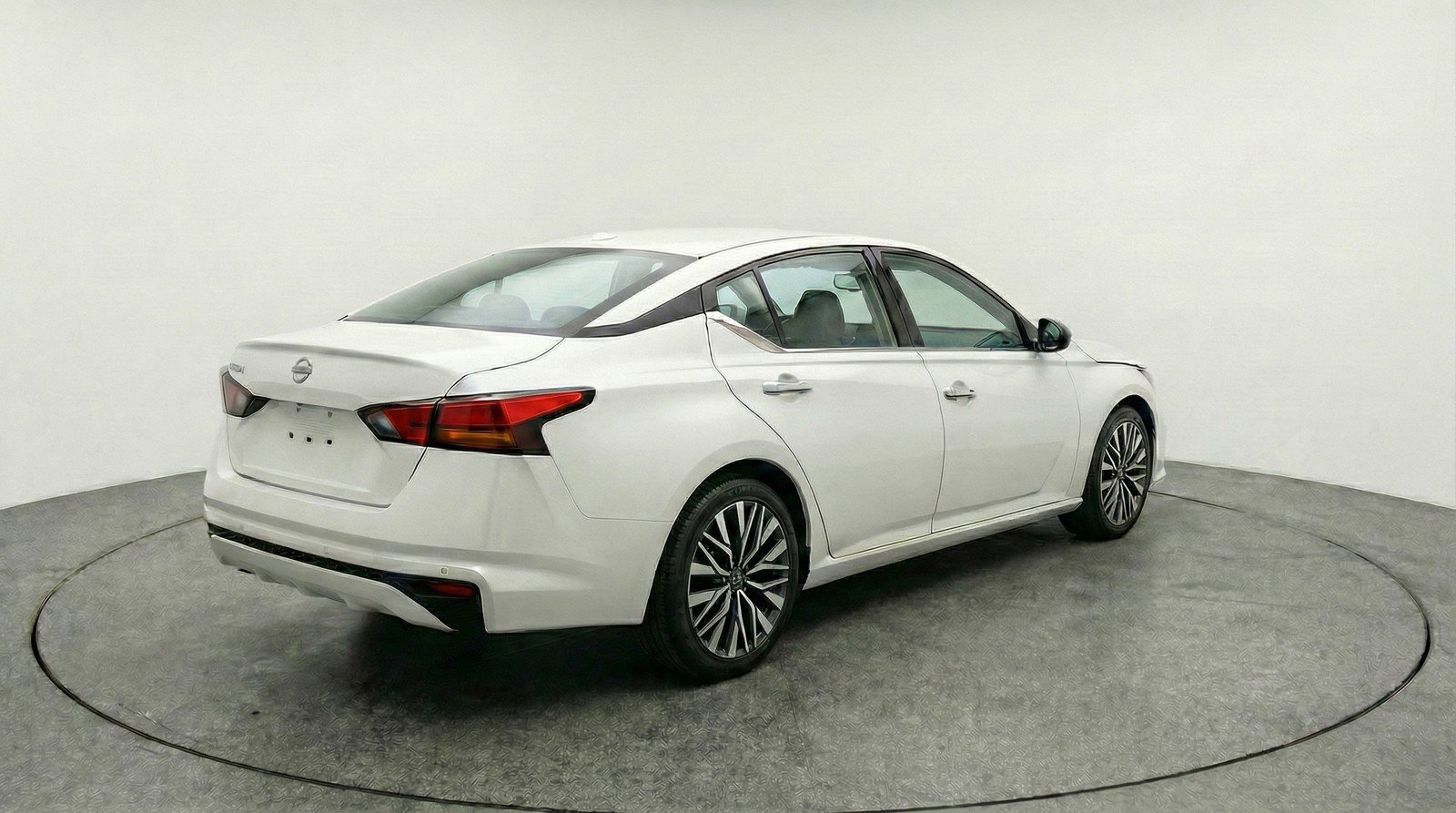 Used 2025 Nissan Altima 2.5 SV image 9