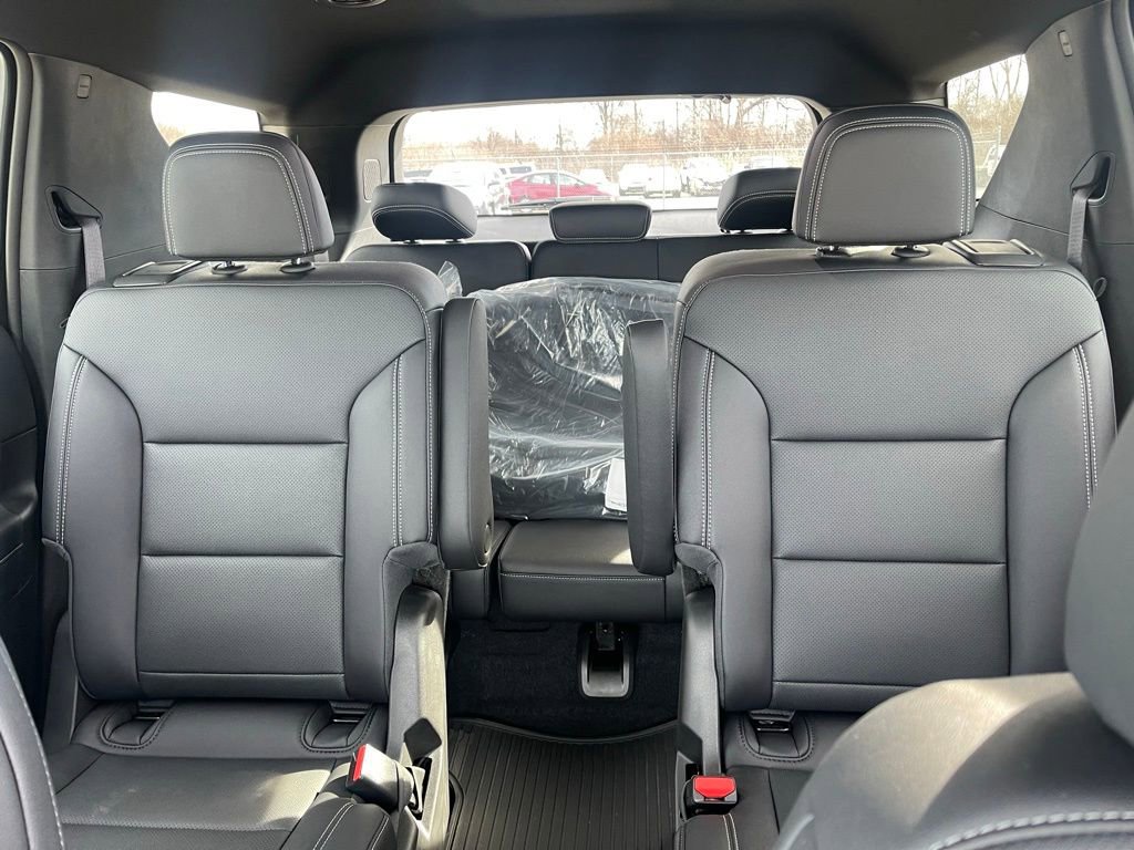 Used 2025 Chevrolet Traverse LT w/ LPO, Floor Liner Package AWD/4WD image 16