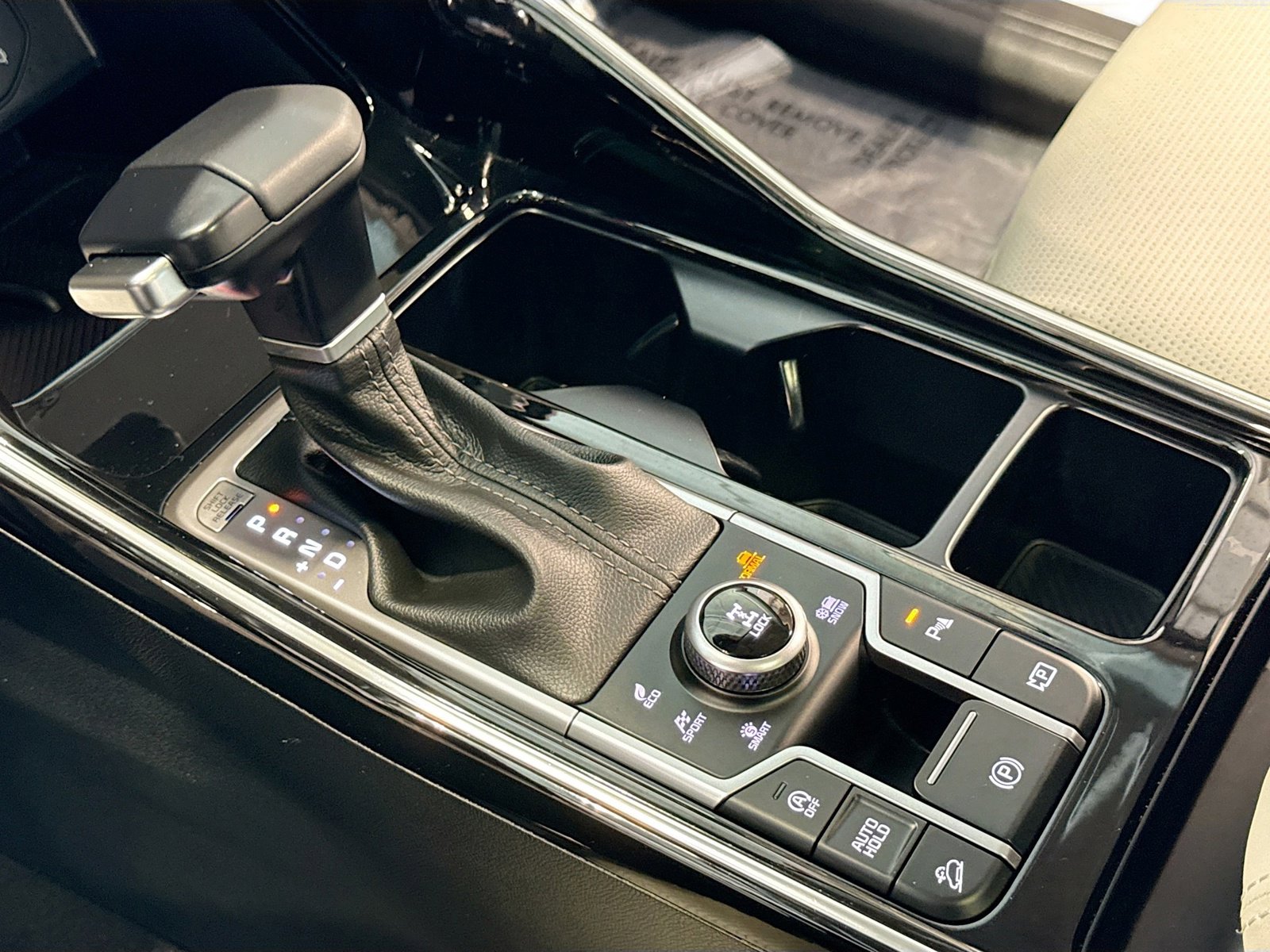 Used 2025 Kia Sorento SX image 12