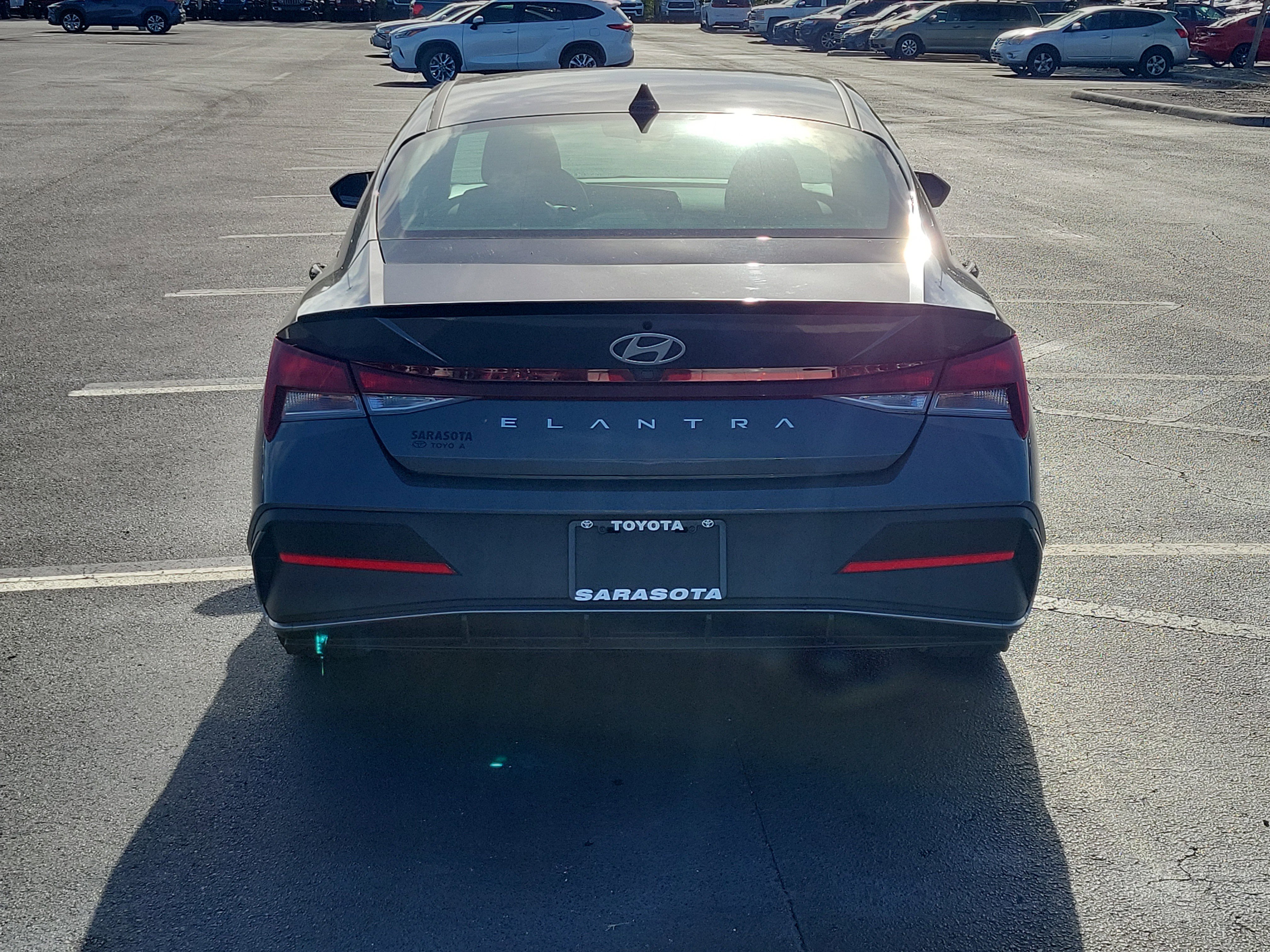 Used 2025 Hyundai Elantra Sport image 5