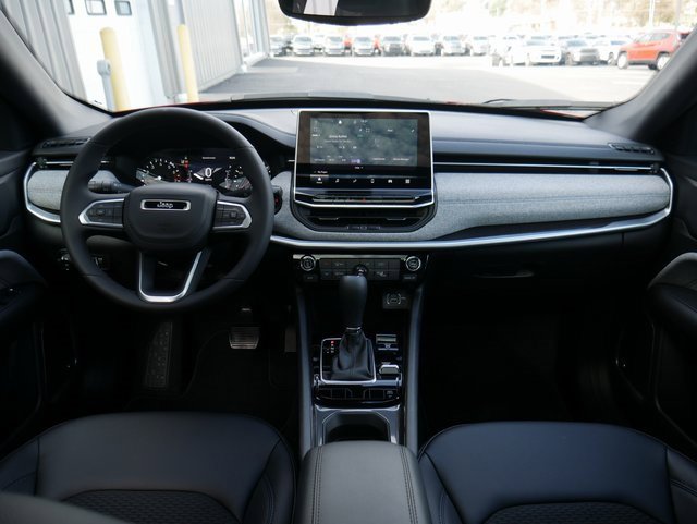 Used 2024 Jeep Compass Latitude w/ Sun and Sound Group image 5