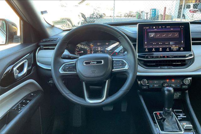 Certified 2025 Jeep Compass Limited image 4