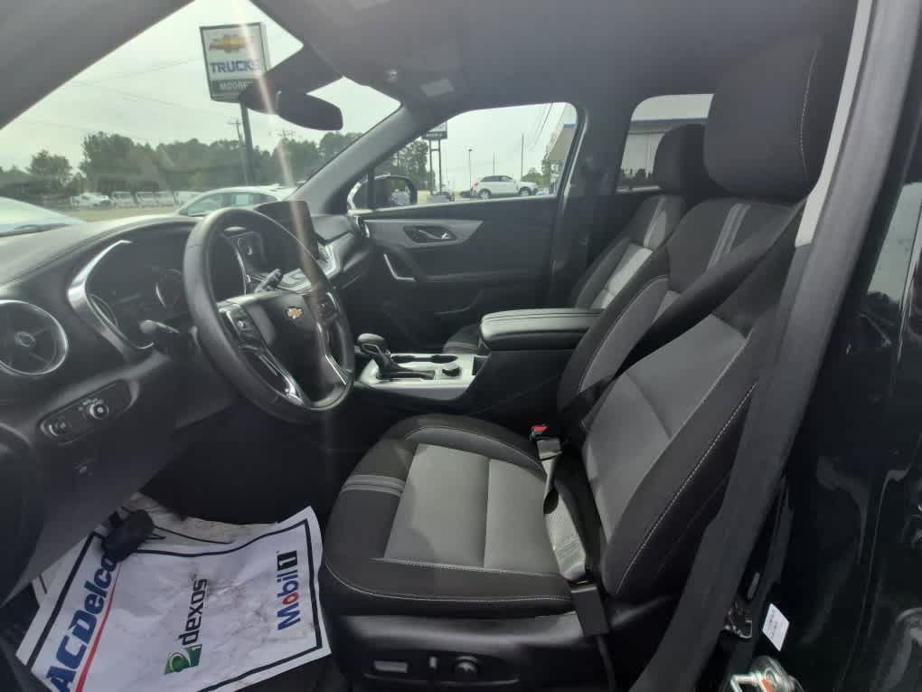 Used 2025 Chevrolet Blazer LT FWD image 11