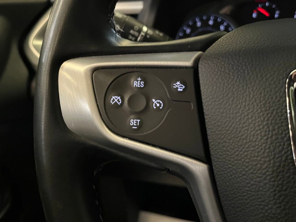 Used 2023 GMC Acadia SLT image 17