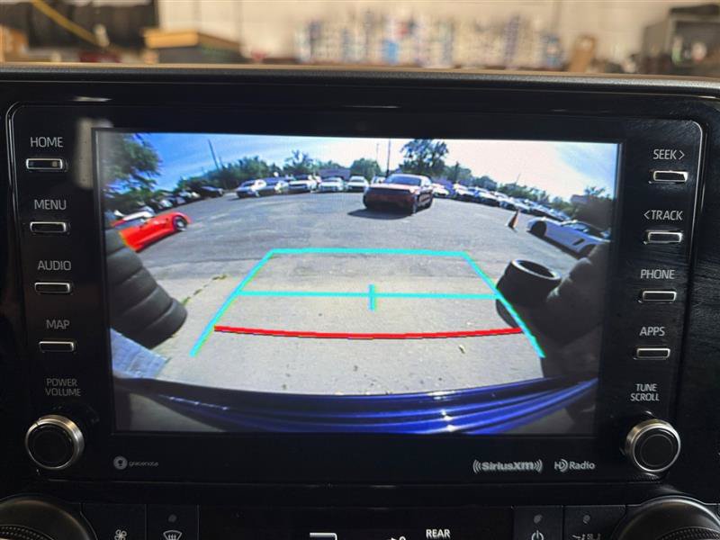 Used 2021 Toyota Highlander XLE AWD/4WD image 23
