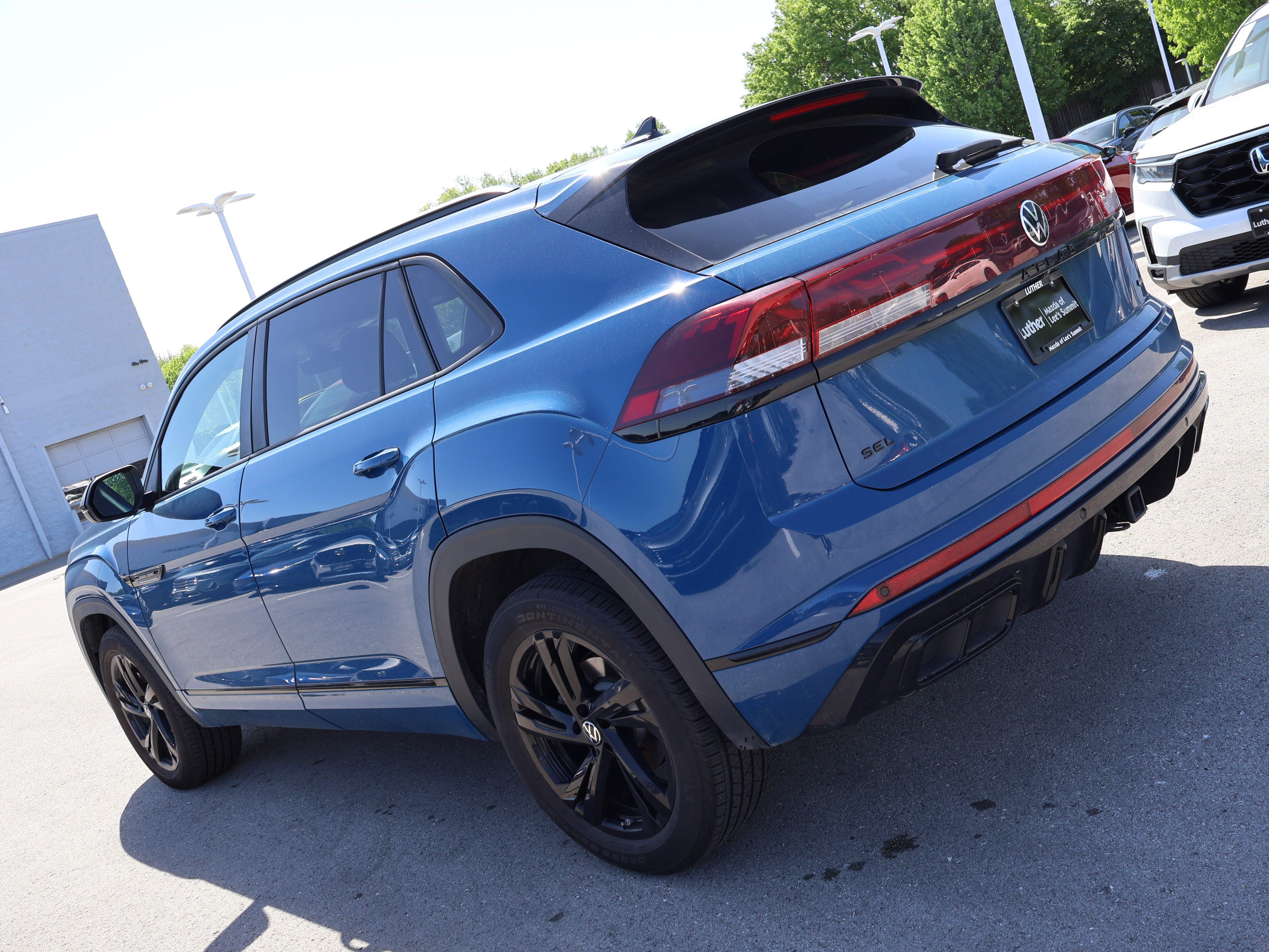 Used 2025 Volkswagen Atlas Cross Sport SEL R-Line AWD/4WD image 12