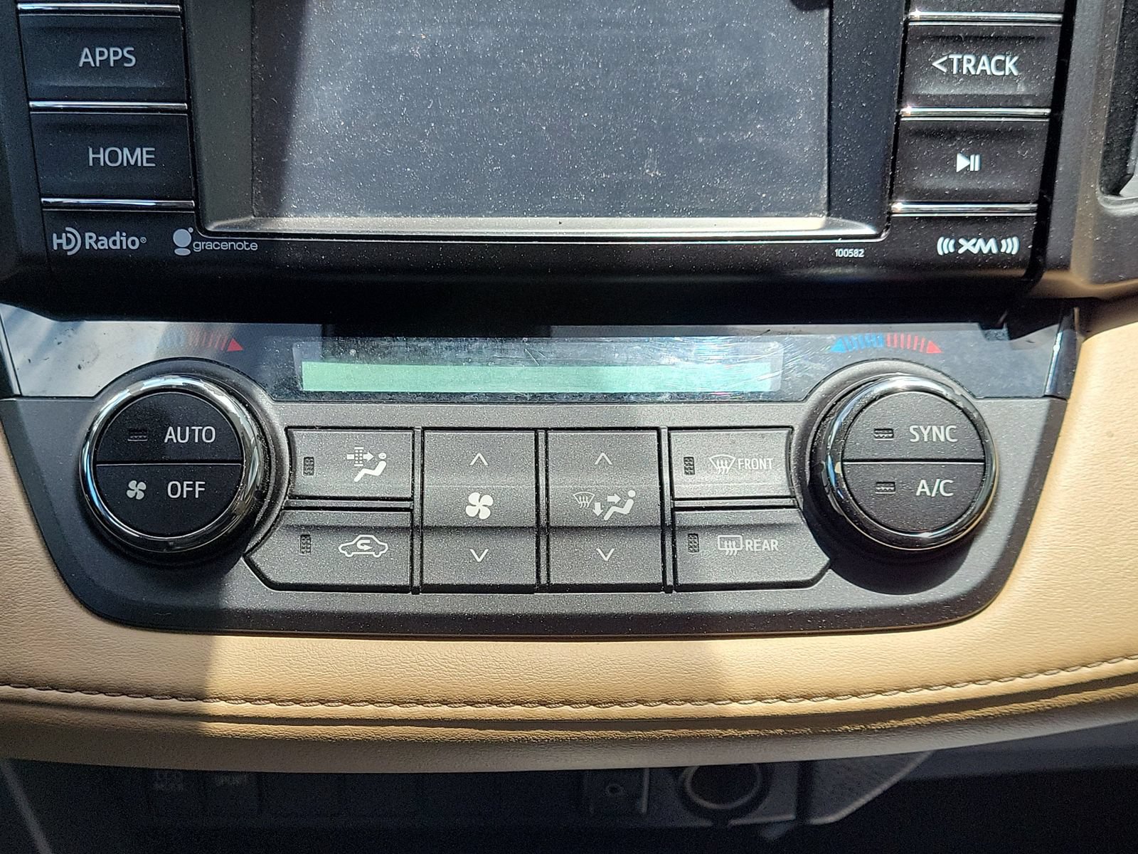 Used 2018 Toyota RAV4 XLE FWD image 11