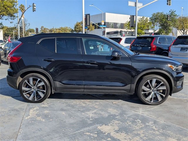 Used 2021 Volvo XC40 P8 Recharge w/ Advanced Package image 2