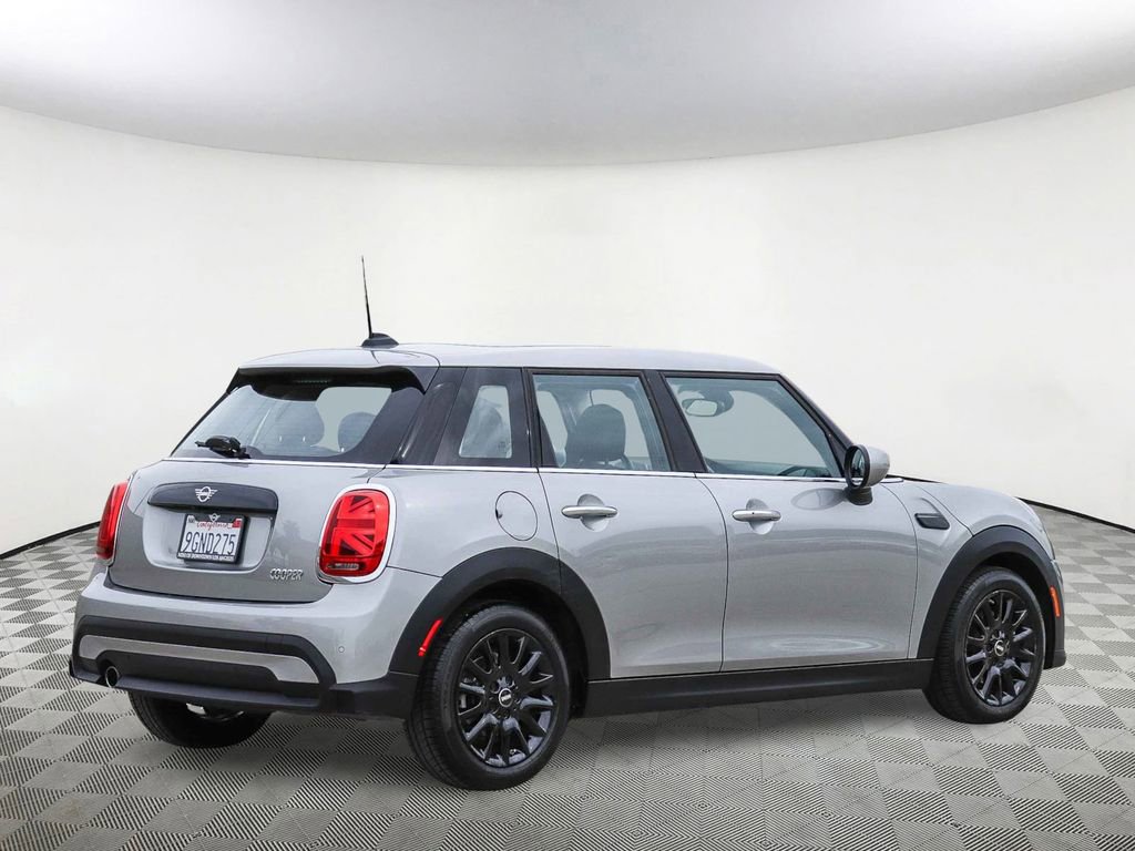 Used 2024 MINI Cooper 4-Door Hardtop image 5