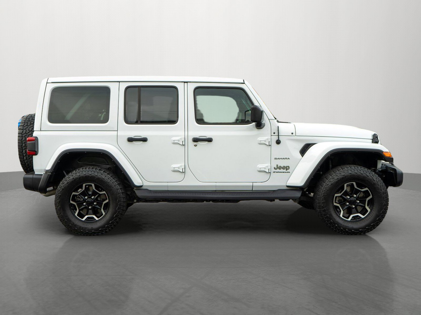 Used 2023 Jeep Wrangler Unlimited Sahara w/ Safety Group AWD/4WD image 8