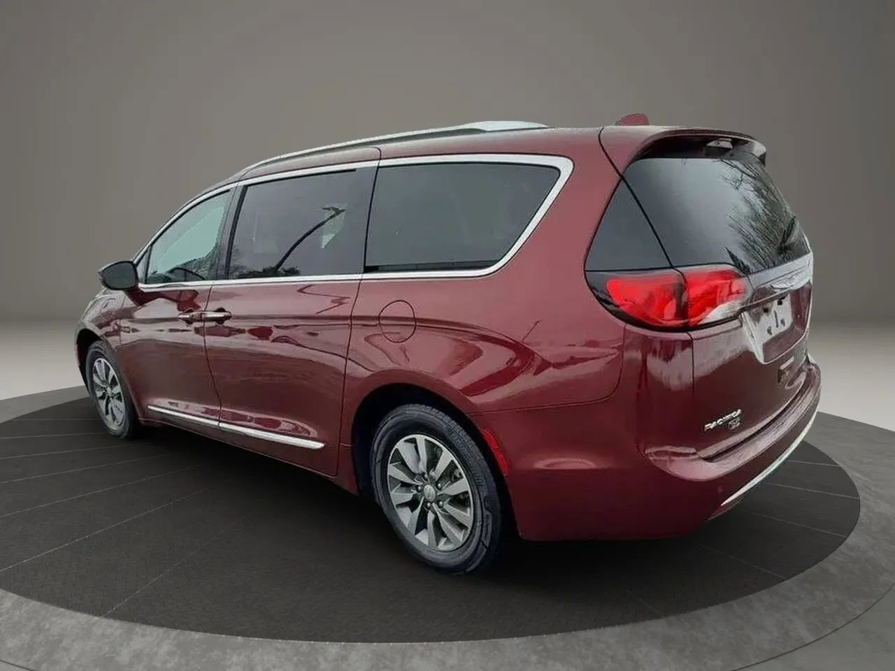 Used 2020 Chrysler Pacifica Touring-L FWD image 3