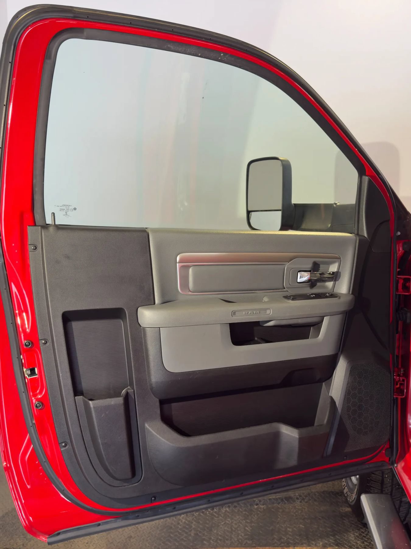 Used 2018 RAM 2500 Tradesman w/ Chrome Appearance Group AWD/4WD image 7