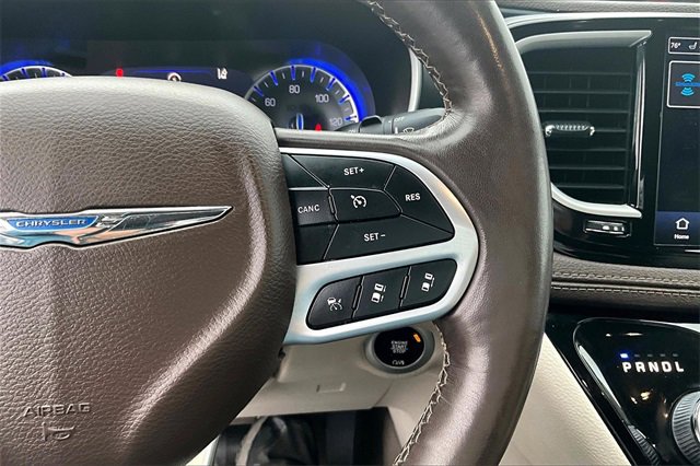 Used 2021 Chrysler Pacifica Touring-L image 12