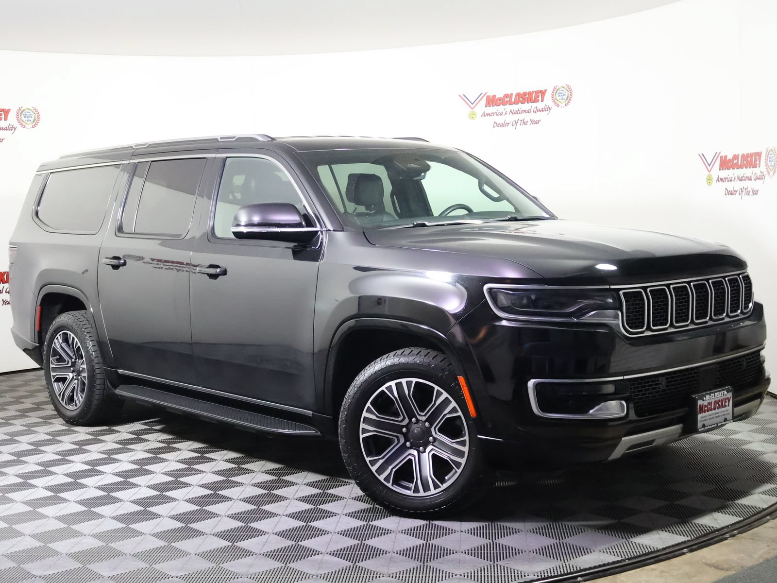 Used 2023 Jeep Wagoneer L Series II AWD/4WD image 2
