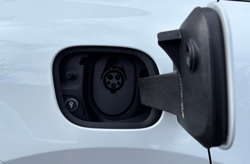 New 2025 Porsche Macan 4S Electric image 16