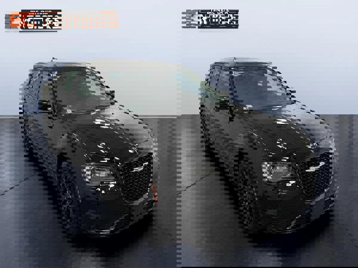 Used 2019 Chrysler 300 Touring w/ Sport Appearance Package image 7