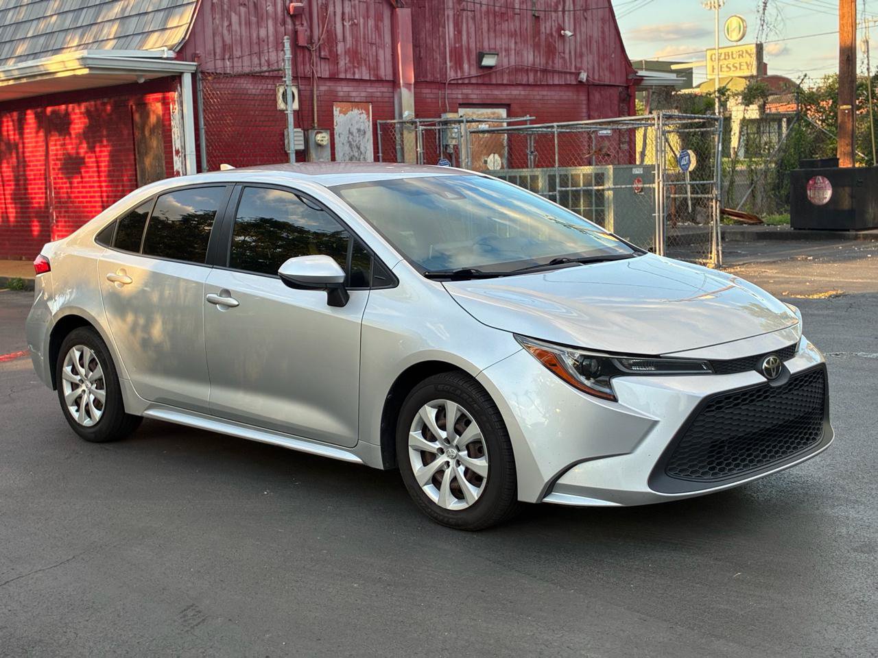 Used 2021 Toyota Corolla LE FWD image 4
