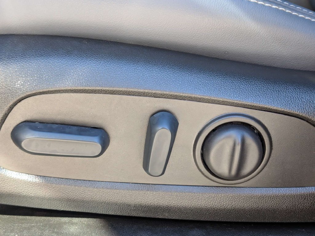 Used 2024 Buick Enclave Essence w/ Experience Buick Package FWD image 23