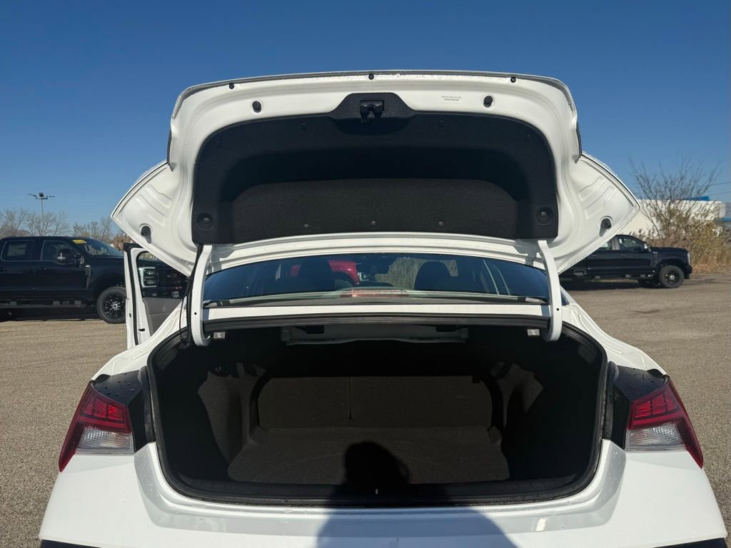 Used 2025 Hyundai Elantra SEL FWD image 24