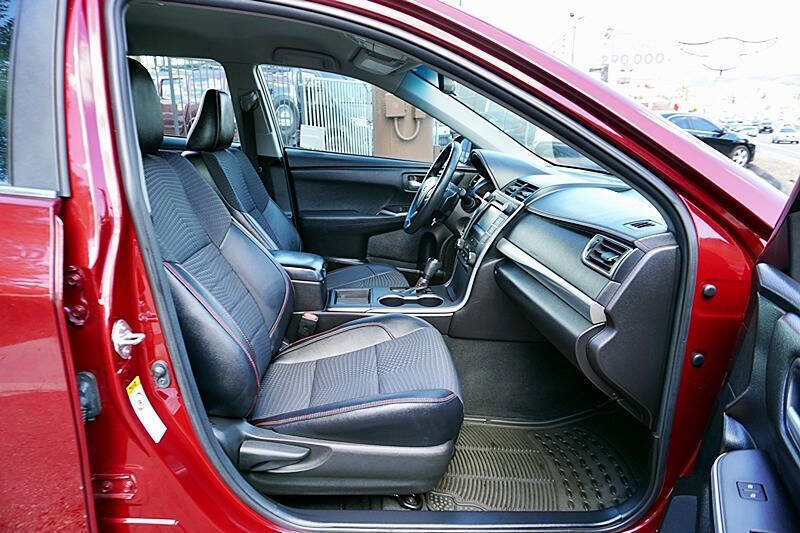 Used 2015 Toyota Camry SE image 12