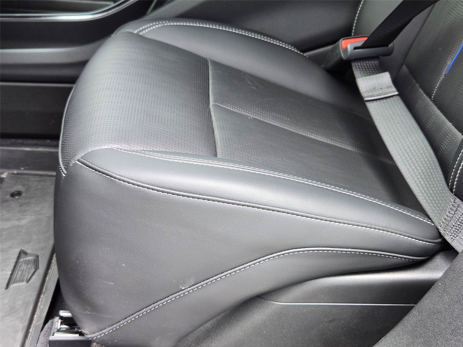 New 2026 Cadillac Lyriq Premium Sport w/ LPO, Floor Liner Package AWD/4WD image 27