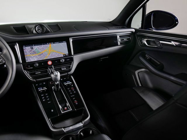 Certified 2026 Porsche Macan AWD/4WD image 19