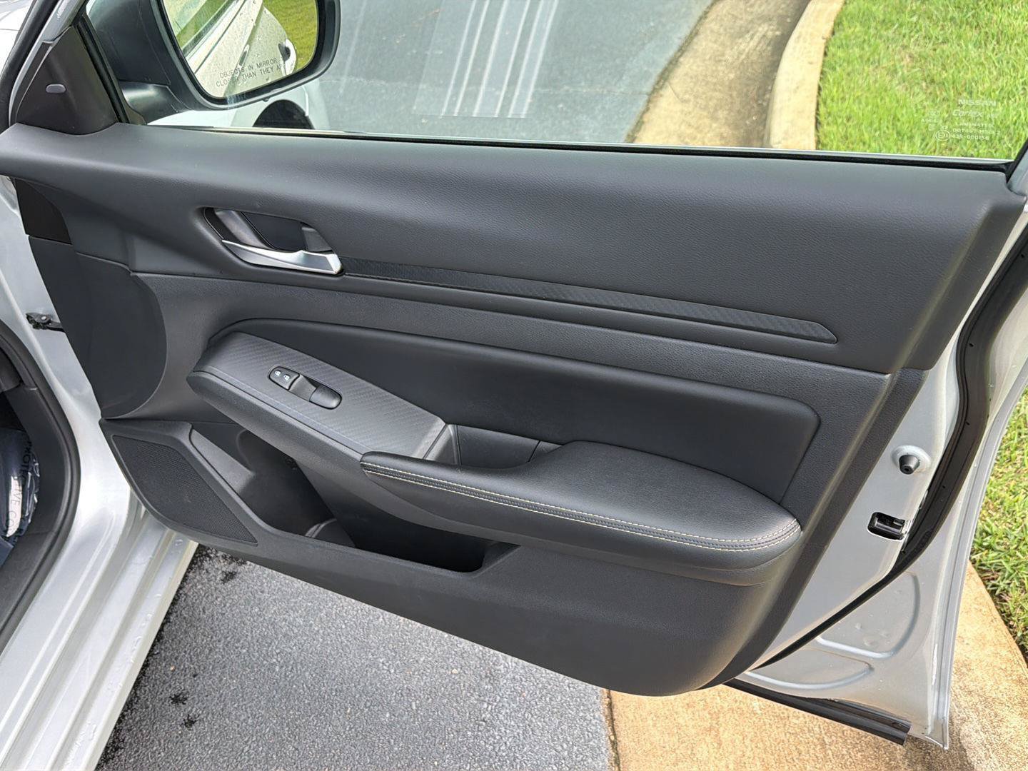 Used 2024 Nissan Altima 2.5 SV FWD image 14