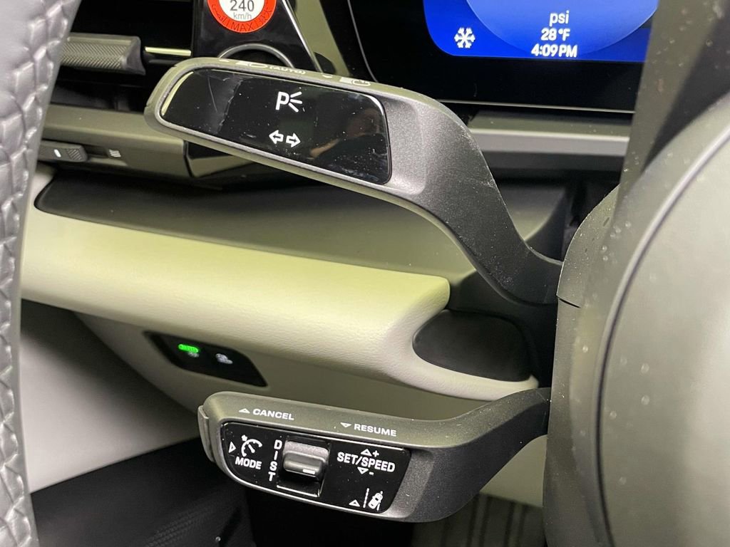 New 2025 Porsche Macan 4S Electric image 42