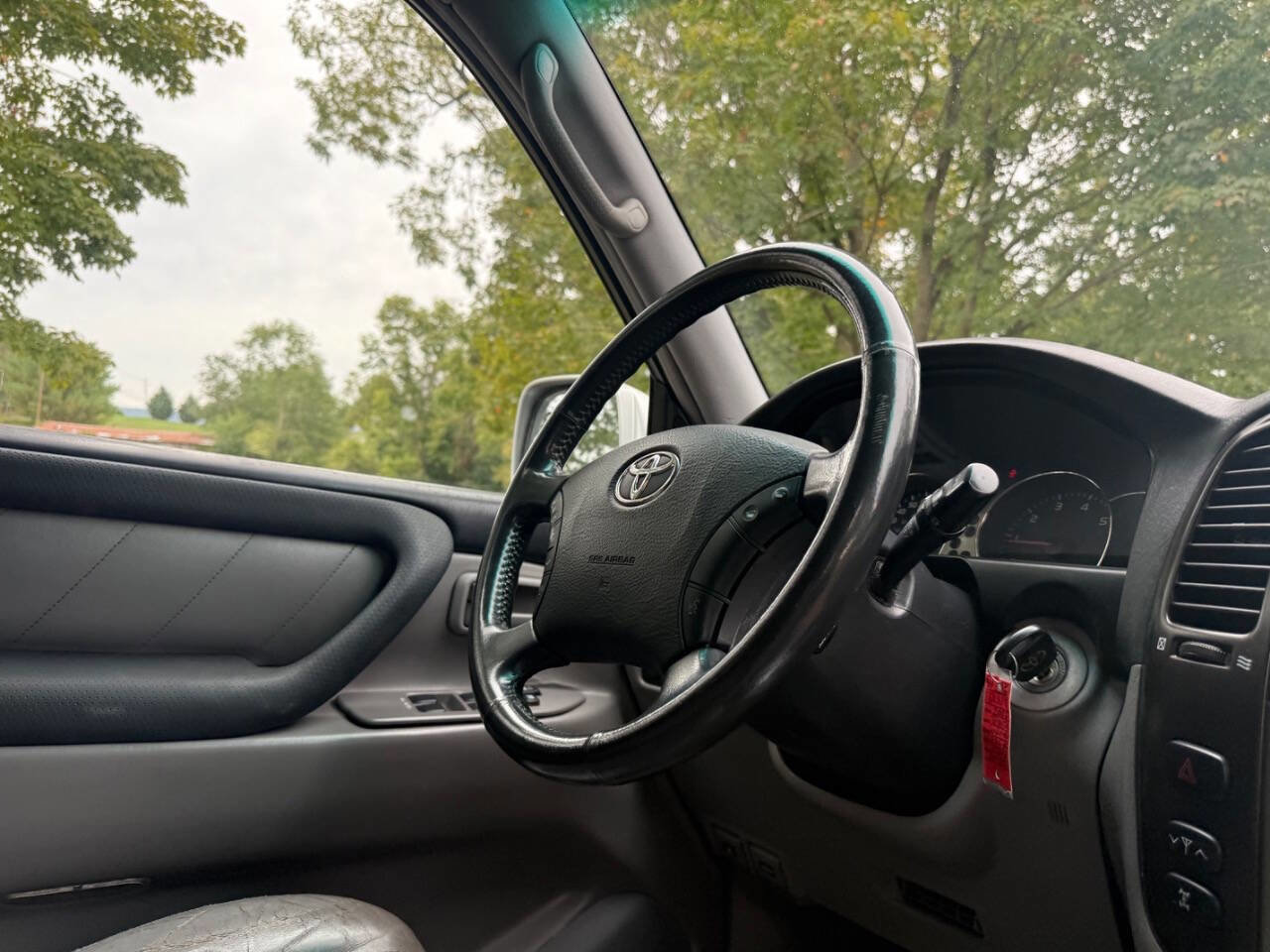 Used 2006 Toyota Land Cruiser image 76