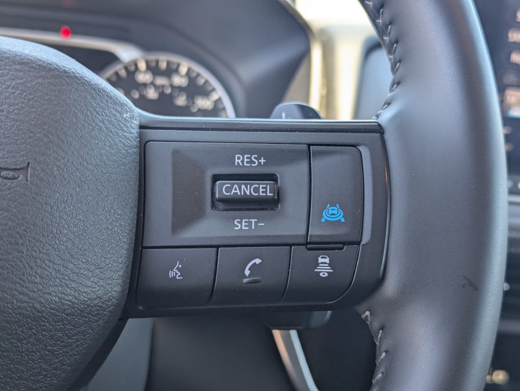 Used 2025 Nissan Rogue SV AWD/4WD image 17