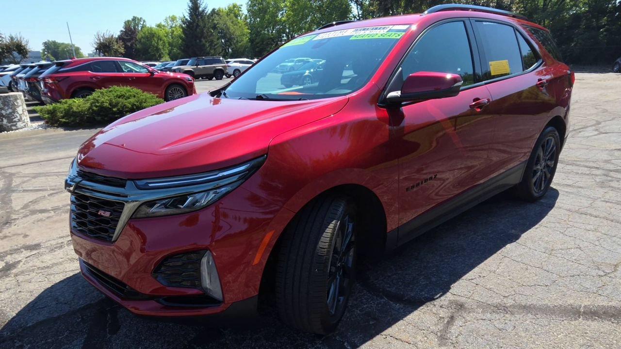 Used 2022 Chevrolet Equinox RS w/ Infotainment Package FWD image 4