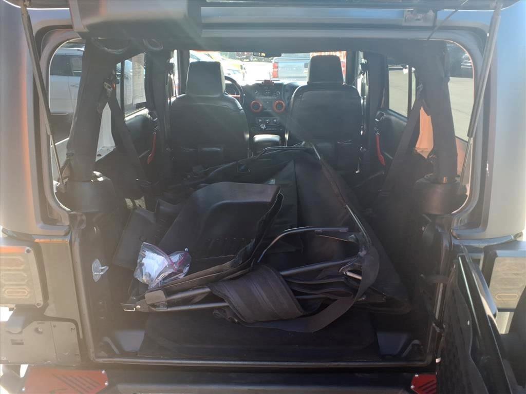 Used 2017 Jeep Wrangler Unlimited Sahara w/ Connectivity Group image 8