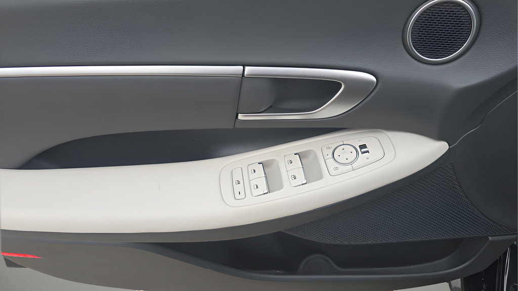 Used 2025 Hyundai Sonata SEL FWD image 15