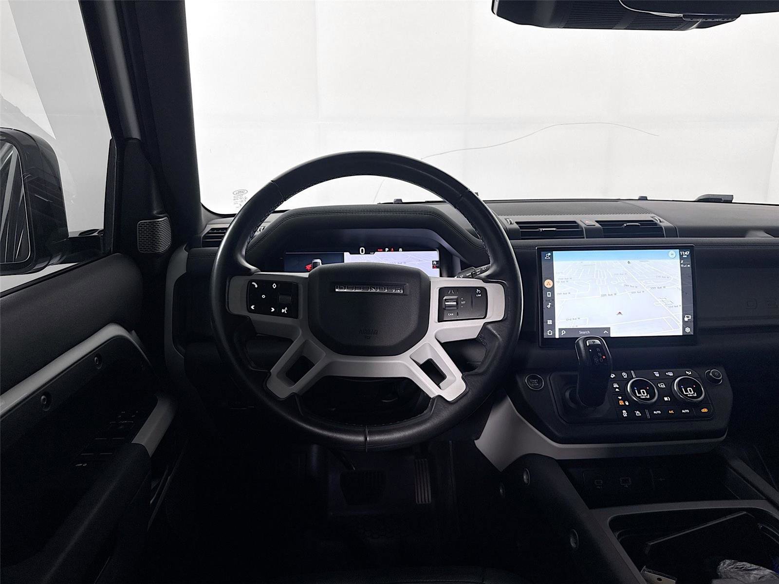 Used 2023 Land Rover Defender 130 S image 3
