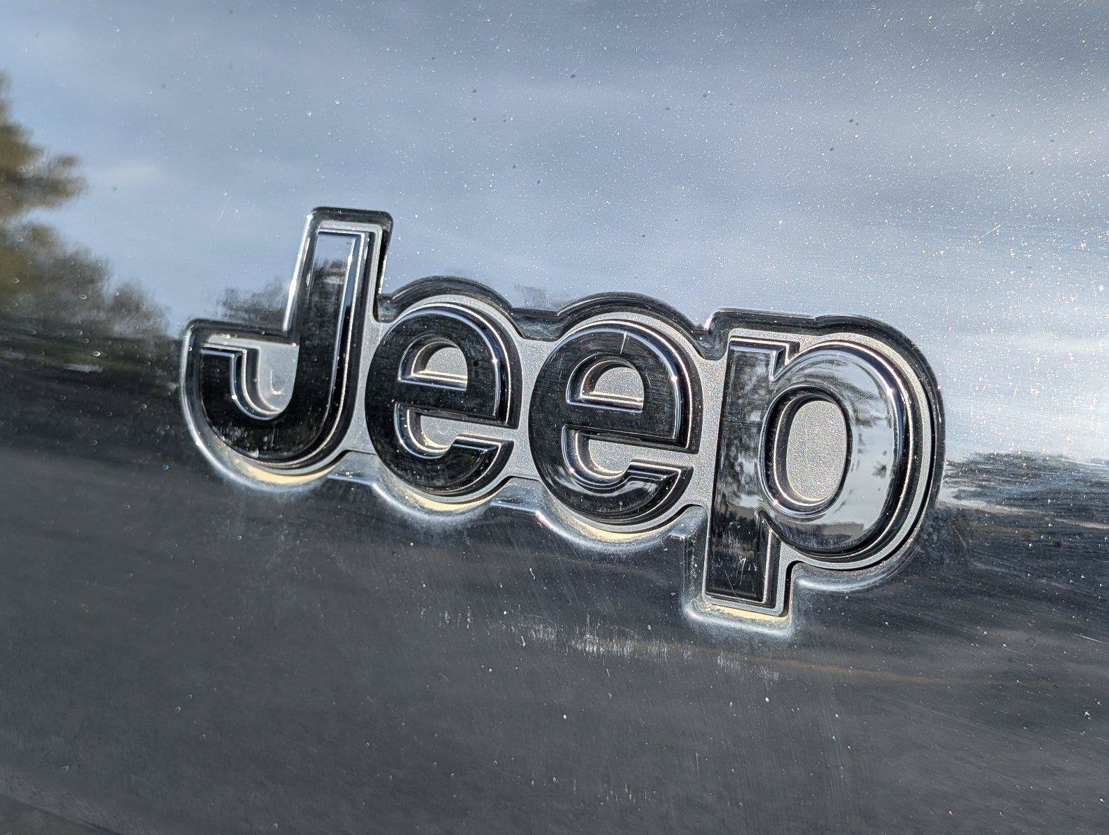 Used 2025 Jeep Grand Cherokee L Altitude RWD image 6