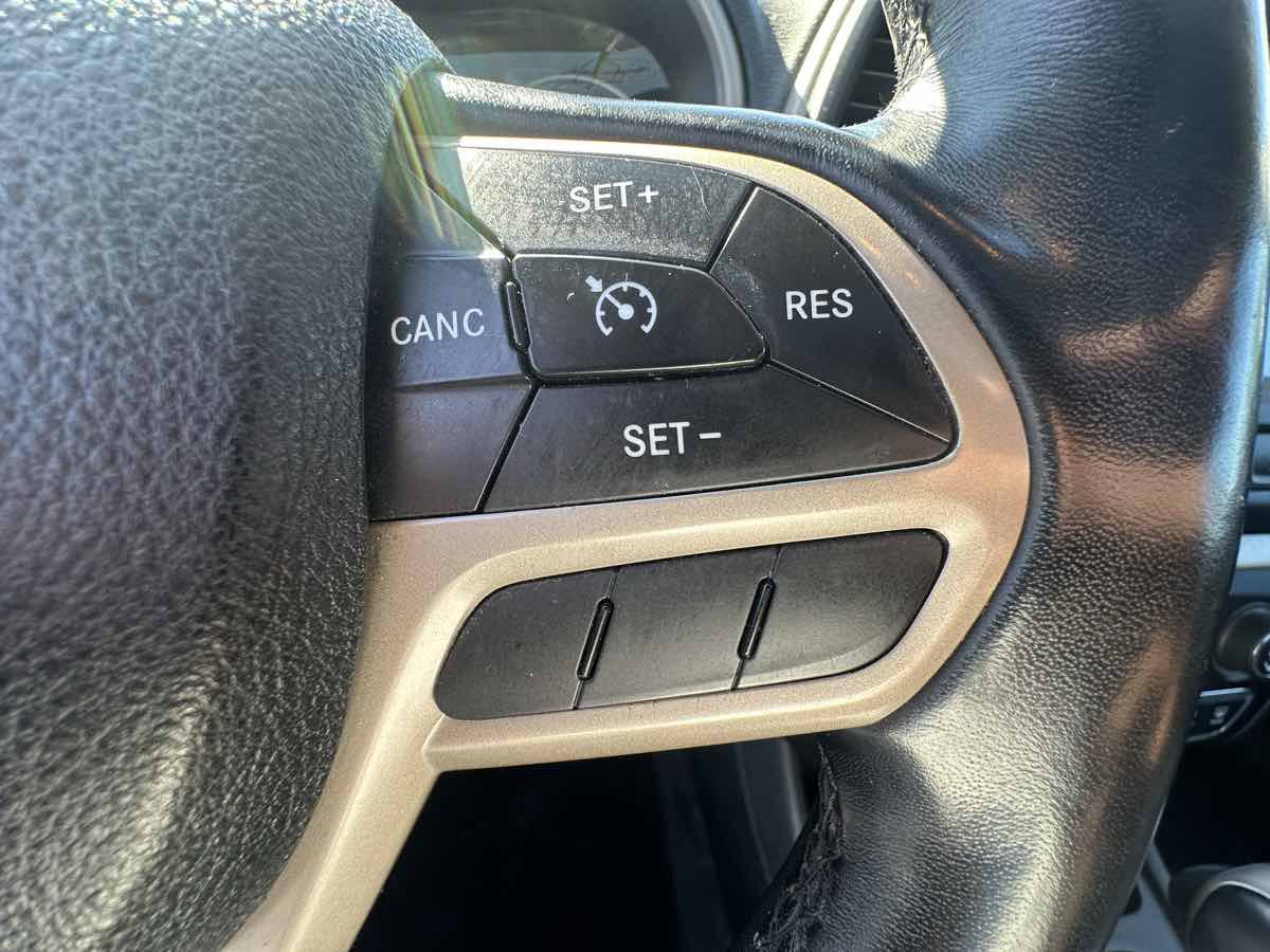 Used 2017 Jeep Cherokee Limited AWD/4WD image 16