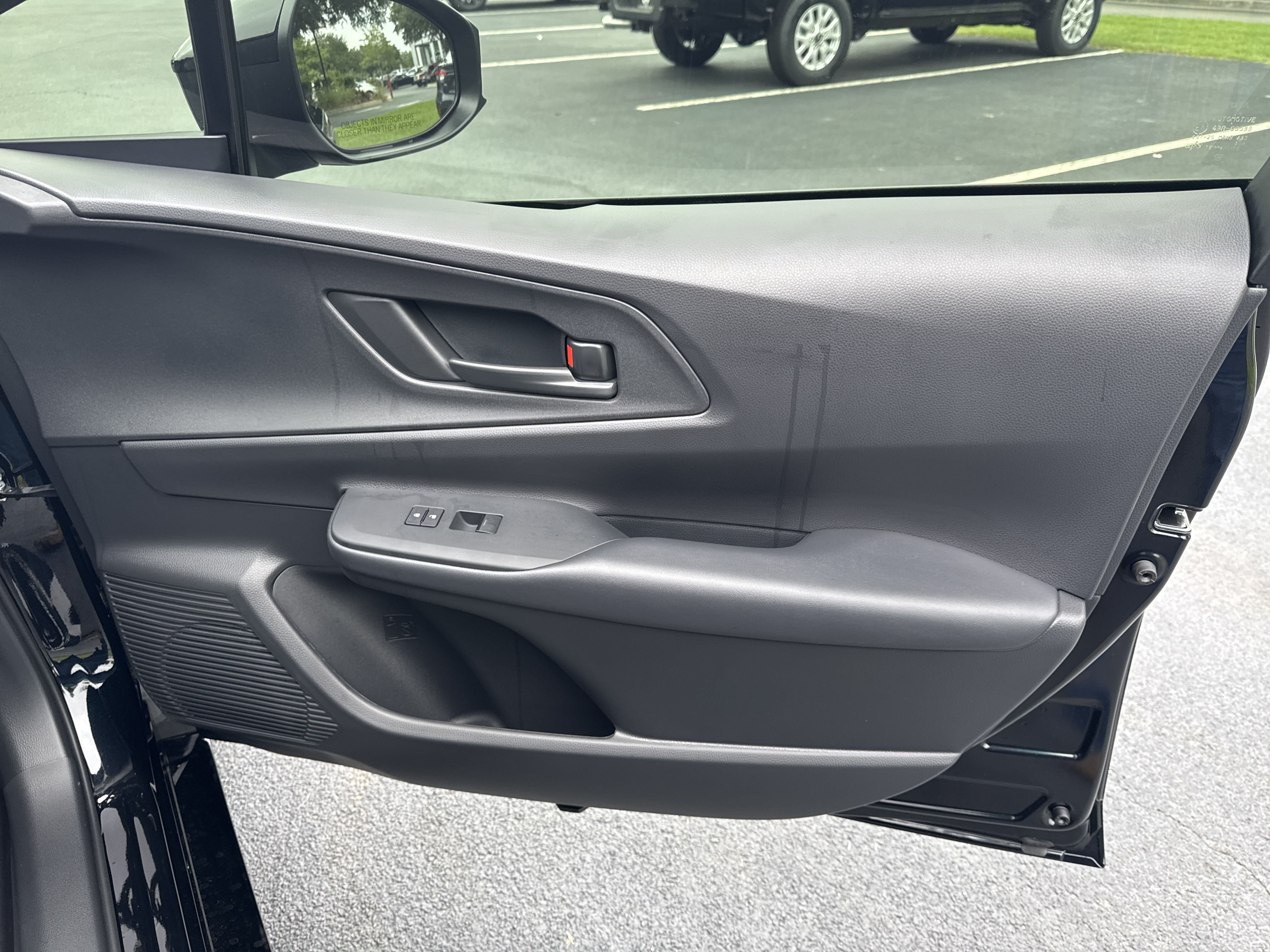 New 2025 Toyota Prius Plug-In Hybrid FWD image 34