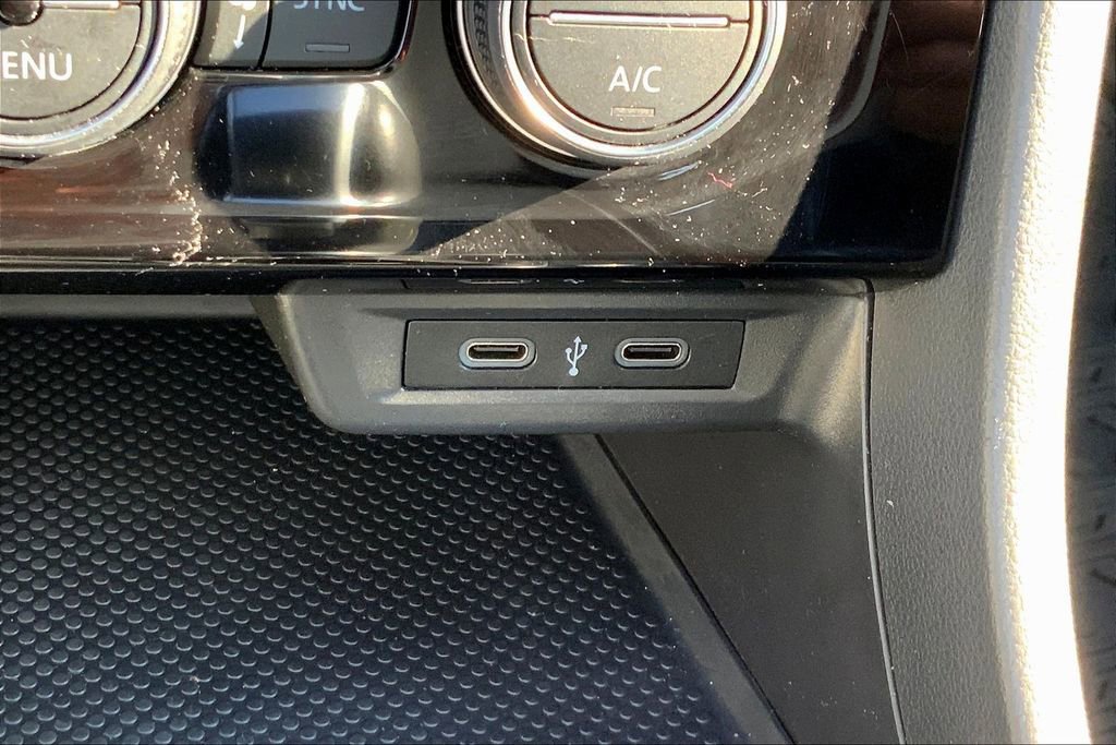 Used 2022 Volkswagen Jetta SE image 32