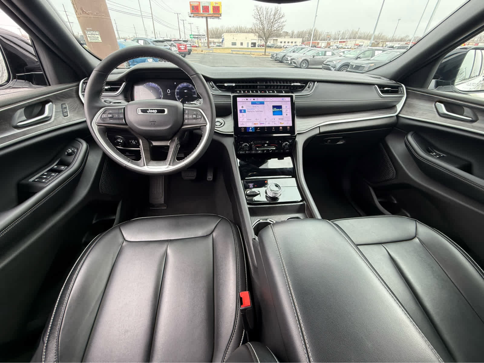 Used 2024 Jeep Grand Cherokee L Limited image 12