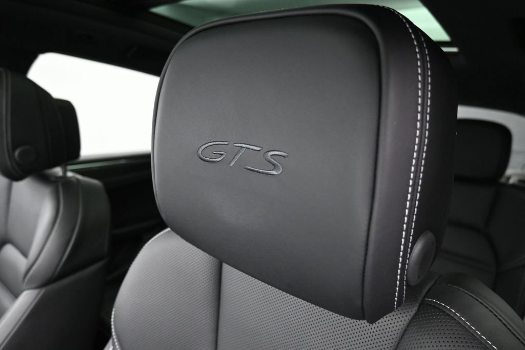 Certified 2026 Porsche Macan GTS AWD/4WD image 10