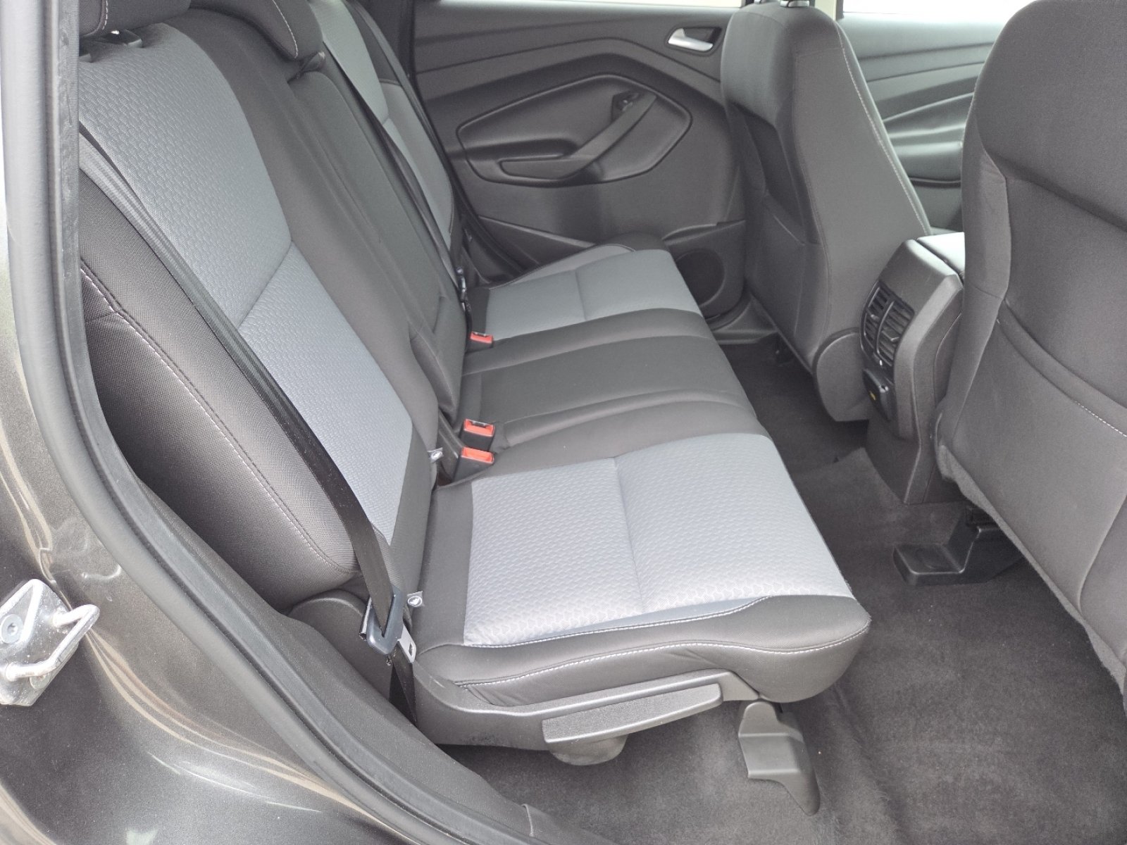 Used 2017 Ford Escape SE w/ SE Cold Weather Package FWD image 19