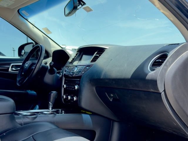 Used 2015 Nissan Pathfinder Platinum FWD image 16