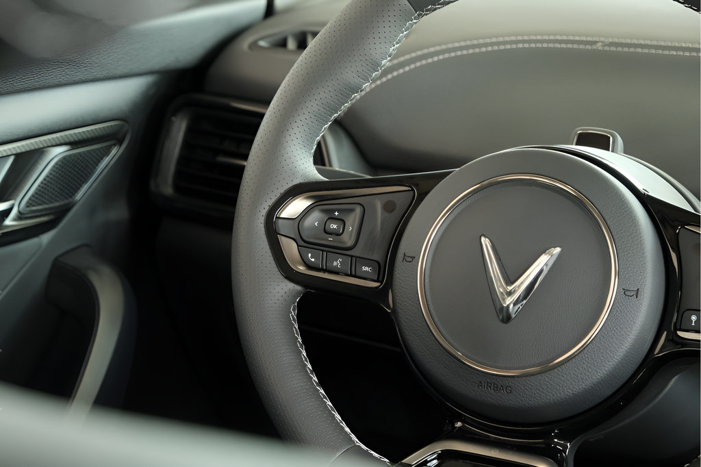 New 2025 VinFast VF 8 Eco AWD/4WD image 11