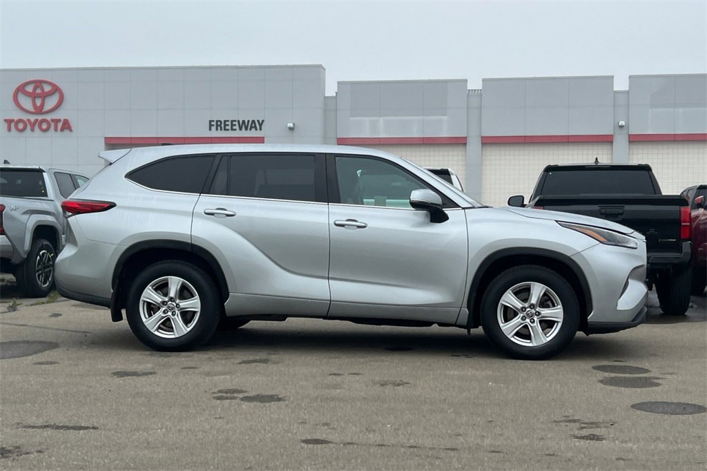 Certified 2023 Toyota Highlander L image 3