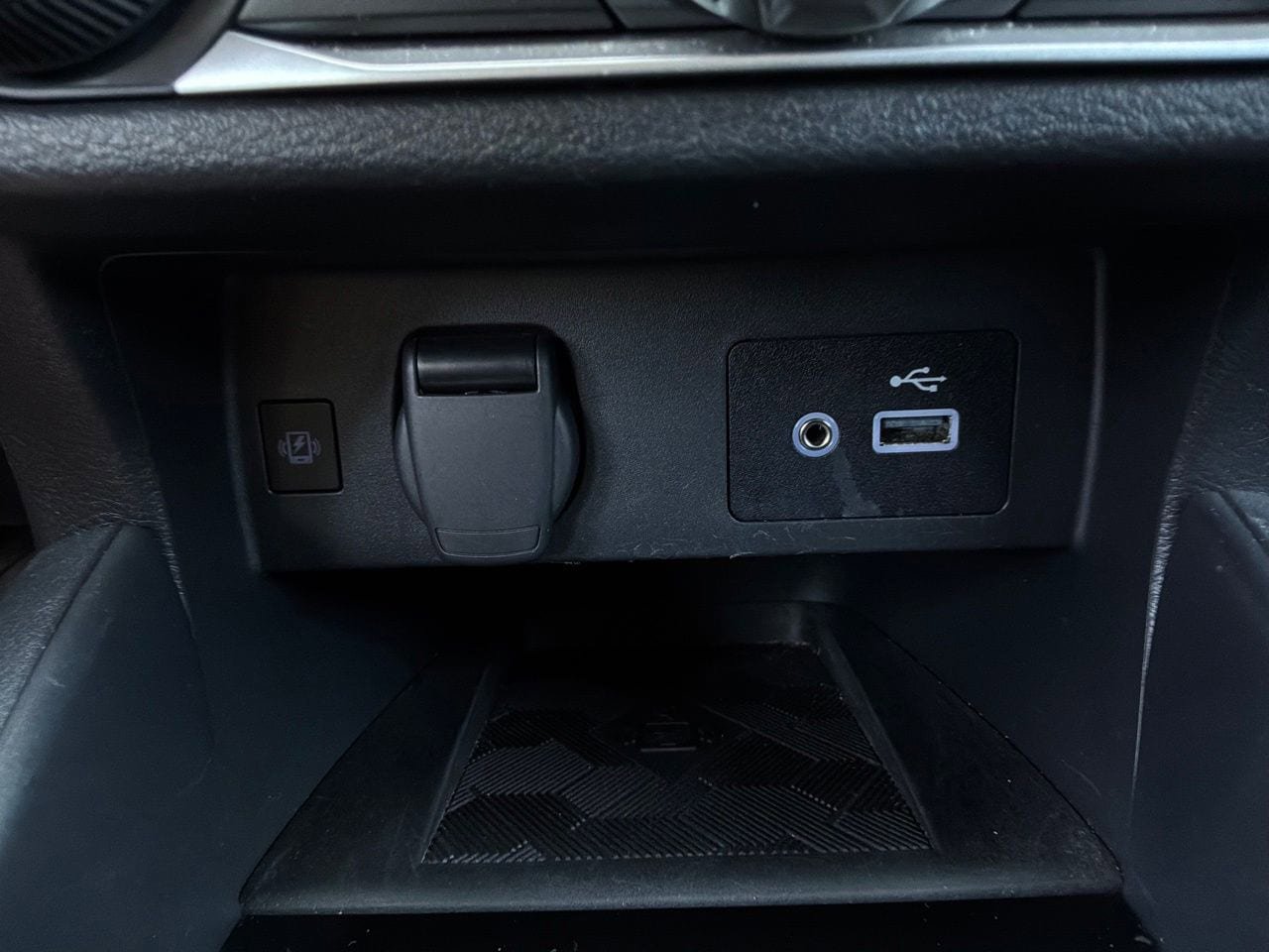 Used 2025 Nissan Versa SV FWD image 22