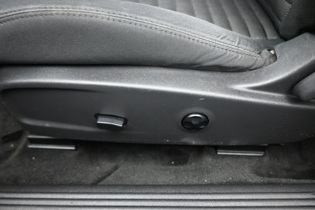 Used 2012 Dodge Challenger SXT RWD image 12