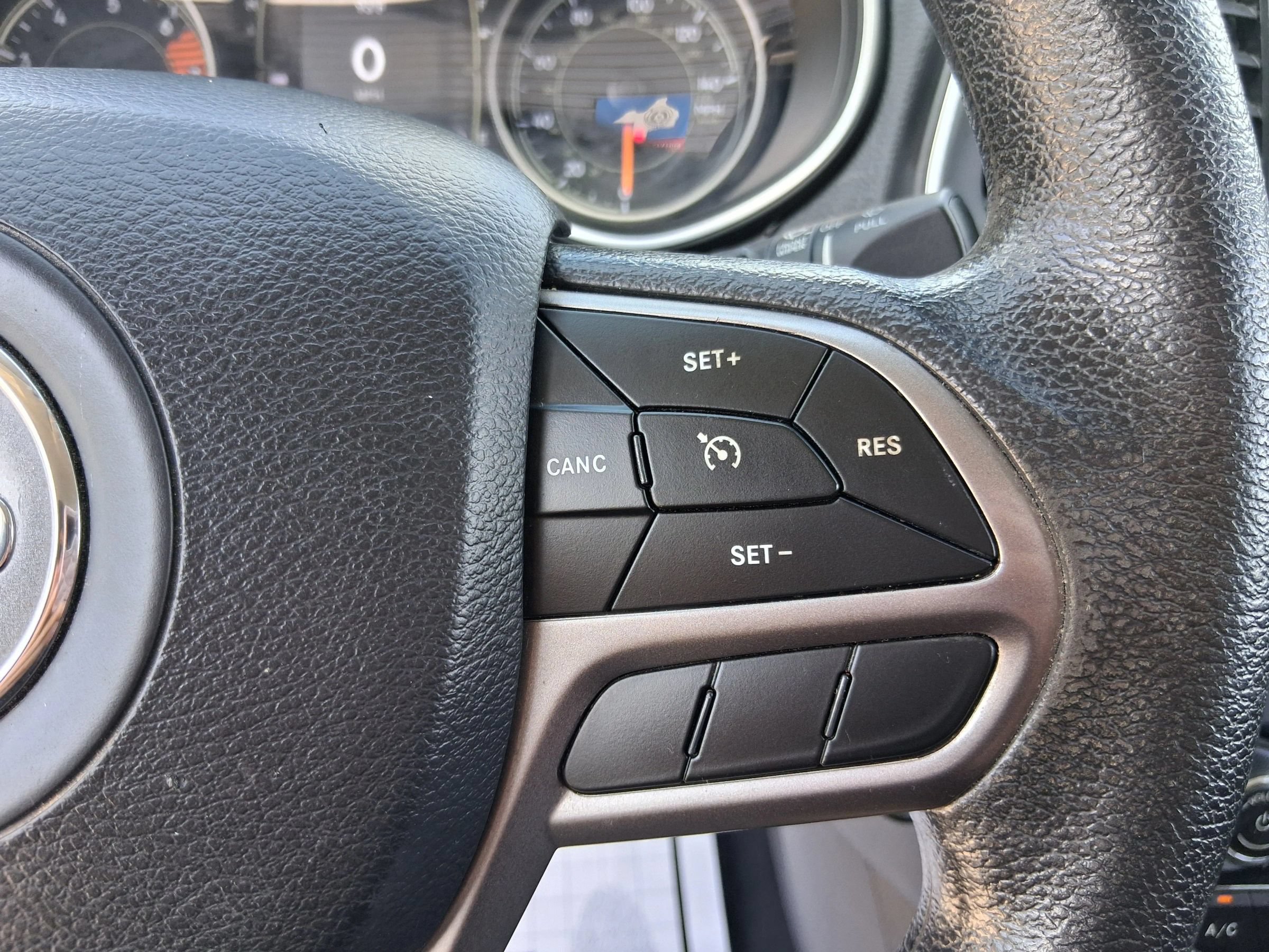 Used 2019 Jeep Cherokee Latitude w/ Popular Appearance Group AWD/4WD image 48