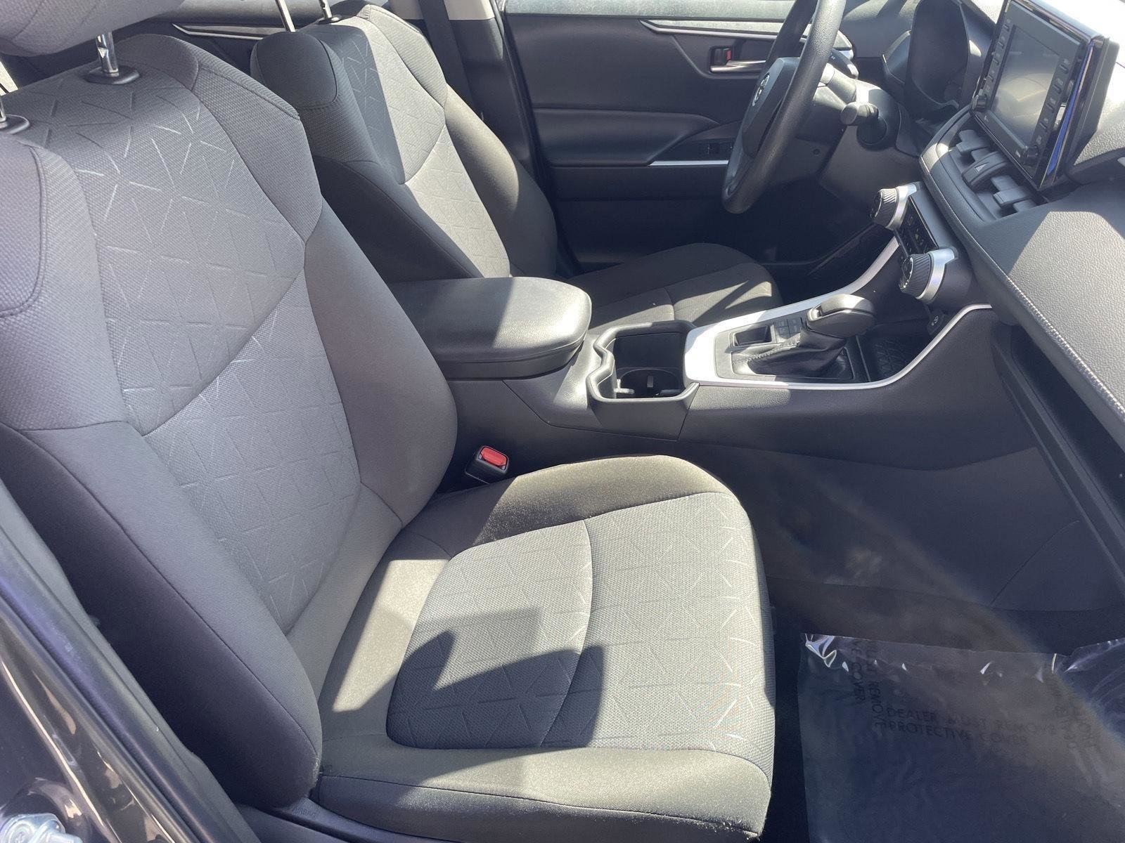 Used 2022 Toyota RAV4 XLE AWD/4WD image 27