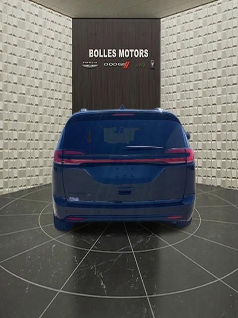 Used 2023 Chrysler Pacifica Touring-L w/ S Appearance Package AWD/4WD image 6