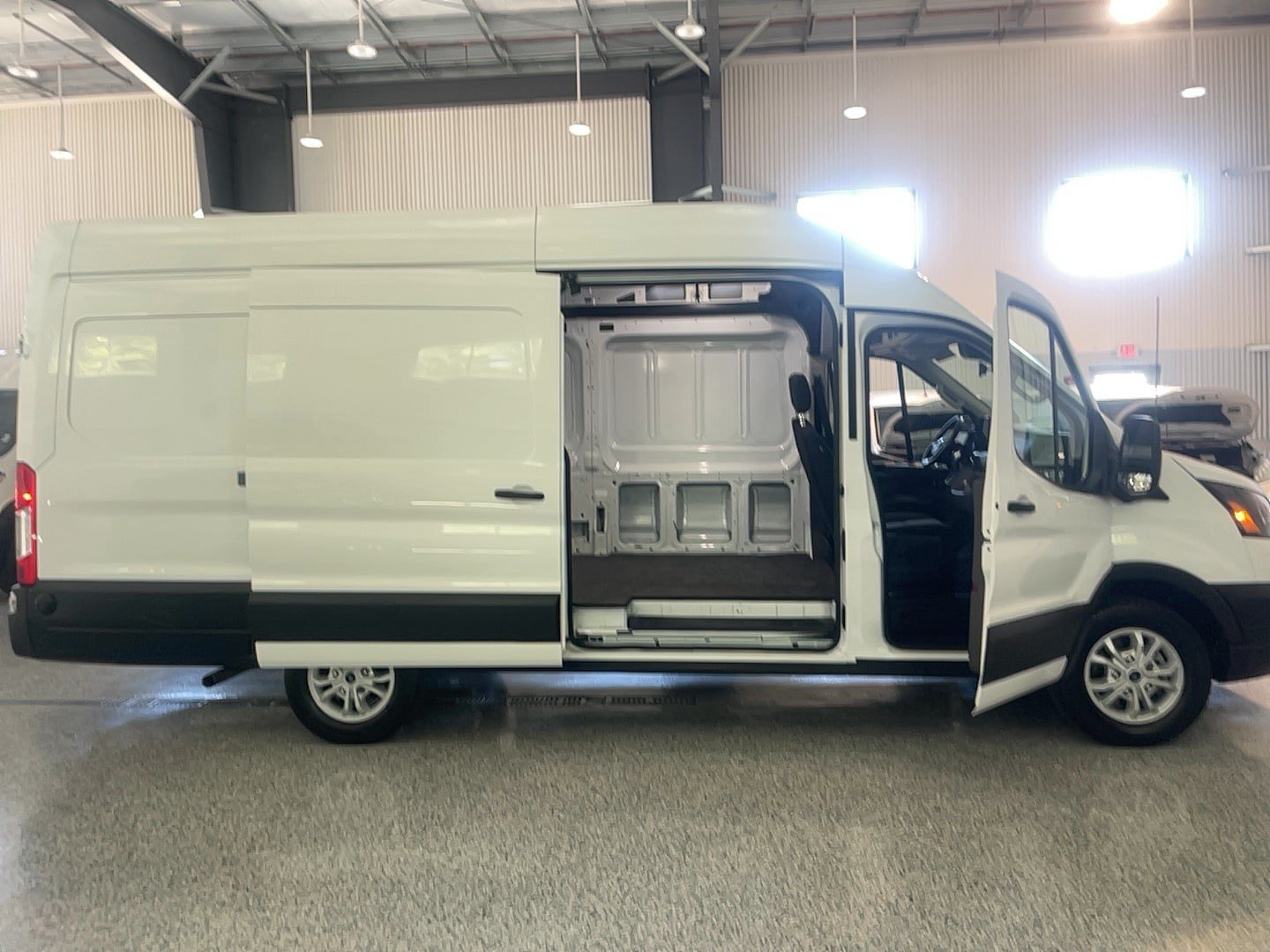 Used 2022 Ford Transit 350 148 High Roof Extended RWD image 21
